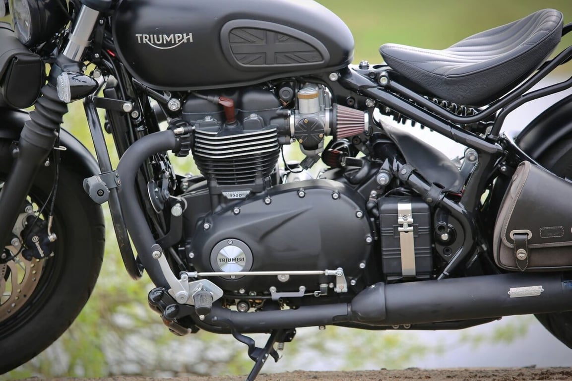 «В замок зажигания впихнули ключ от шкафа». Белорус про Triumph Bonneville Bobber из Америки