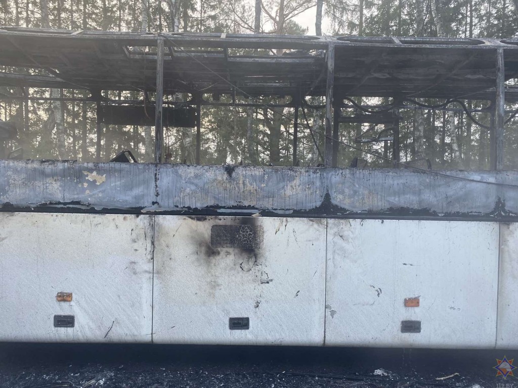 Пассажирский автобус загорелся во время поездки в Дрибинском районе