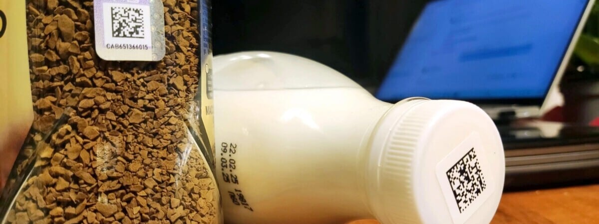 Замечали на товарах наклейки, похожие на QR-код? Эксперт объяснил белорусам, зачем нужны — Фото