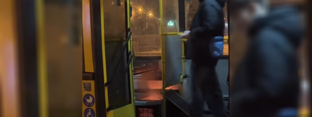 В Минске второй за месяц во время рейса загорелся автобус — Видео