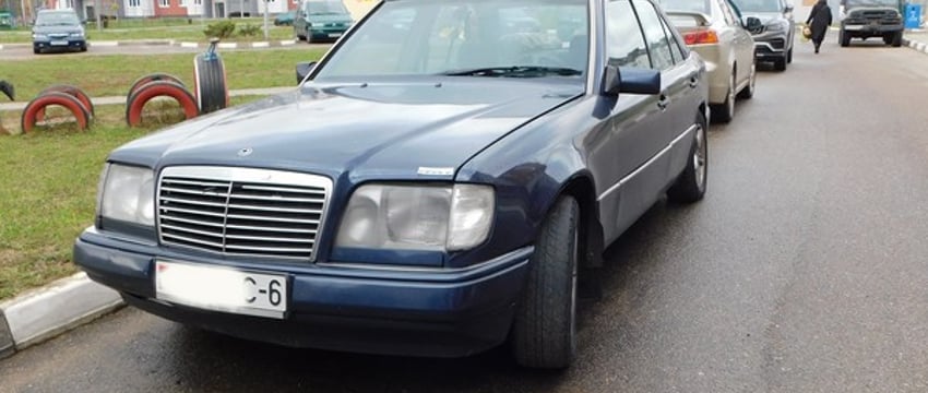 Белорус запрыгнул на капот и крышу автомобиля тёщи