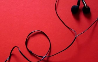 Магазин отказал в примерке наушников. Так можно?