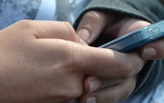 В Беларуси 21-летний педофил годами разводил школьниц на интимные фото