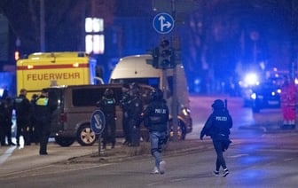 Девять человек оказались в ловушке из-за обрушения отеля в Германии.