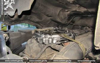 Белорус вез через границу в тайнике крупную партию нижнего белья