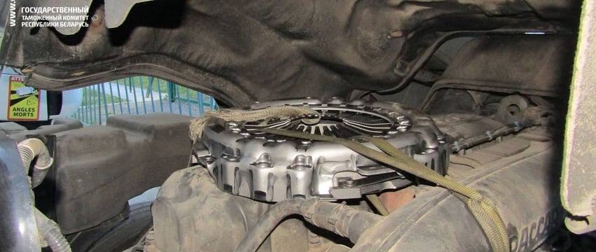 Белорус вез через границу в тайнике крупную партию нижнего белья