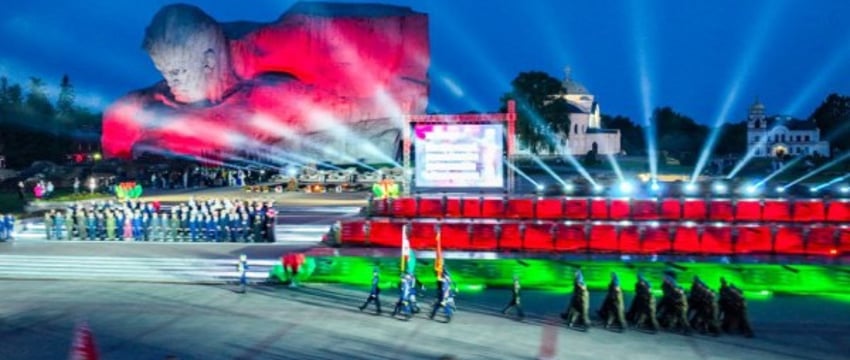 Около 20 тыс. человек стали участниками митинга-реквиема в Брестской крепости