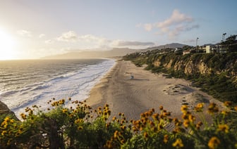 Один из банков разослал белорусам SMS с требованием перечислить деньги. Кому не нужно платить?