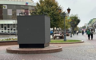 В Бресте на Советской появился видеоэкран в виде куба – что там будут показывать