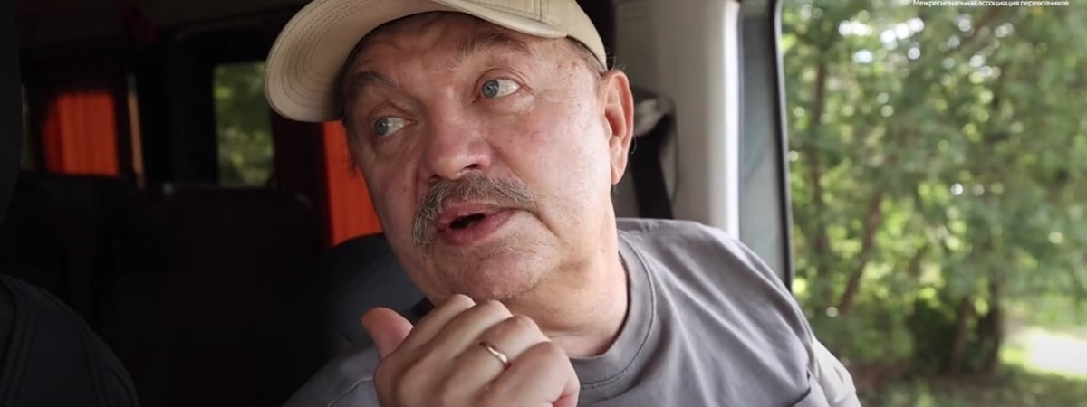 Разбирали каждое сидение — помните водителя, который придумал, как бороться с отстегивающими ремень пассажирами? Он показал, как все работает