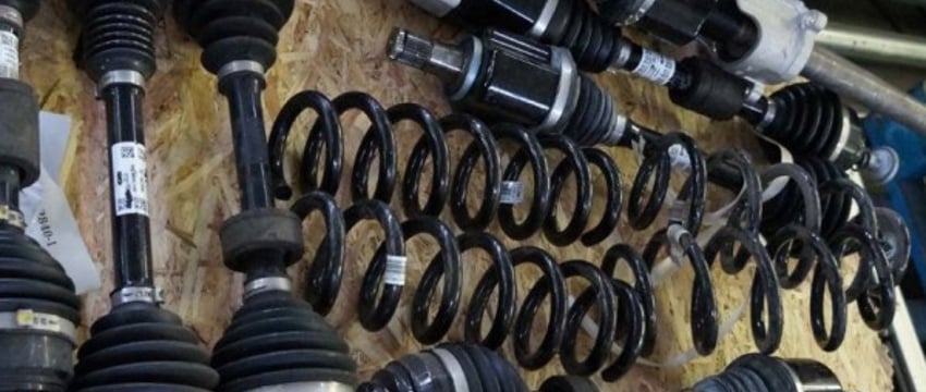 Чтобы сэкономить на таможенных платежах более 35 000 рублей, в документах не указали перемещаемые автозапчасти