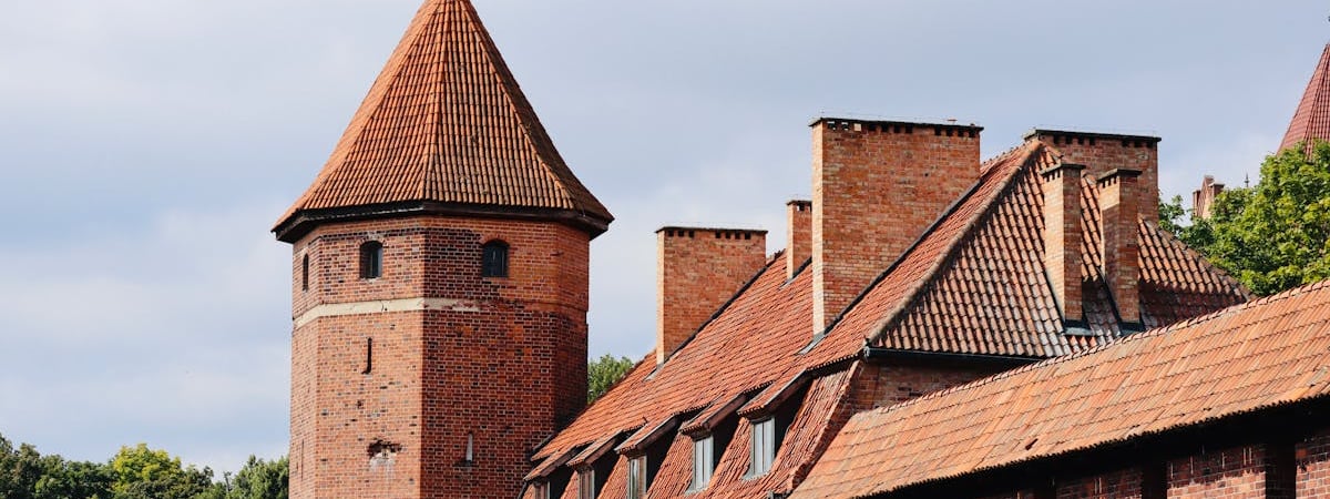 На местных выборах в Польше предварительно побеждает "ПиС"