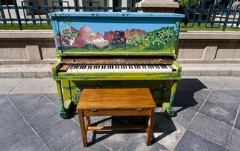 На улицах и в торговых центрах Гомеля могут появиться пианино