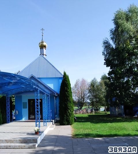 Жители Каменецкого района несут кресты к дереву, под которым, по легенде, деревенской девочке явилась Божья Матерь