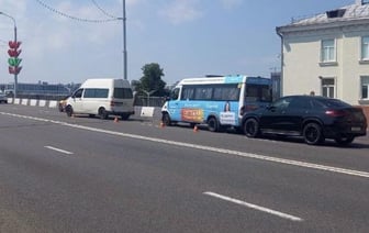 Kia, Volkswagen, и два Mercedes столкнулись в Минске