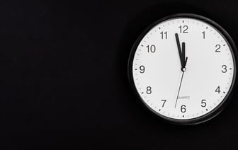 «Отличный лыжный костюм». Мать пятерых детей из Минска прокатилась на сноуборде в одном купальнике