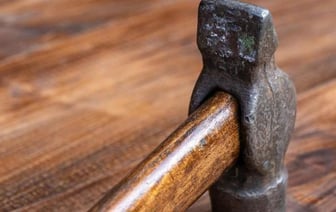 Школьник с молотком и ножом напал на одноклассников в Балаганске