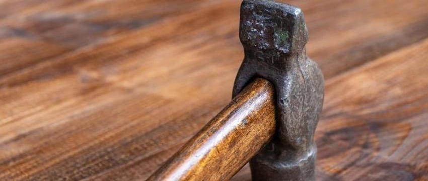 Школьник с молотком и ножом напал на одноклассников в Балаганске