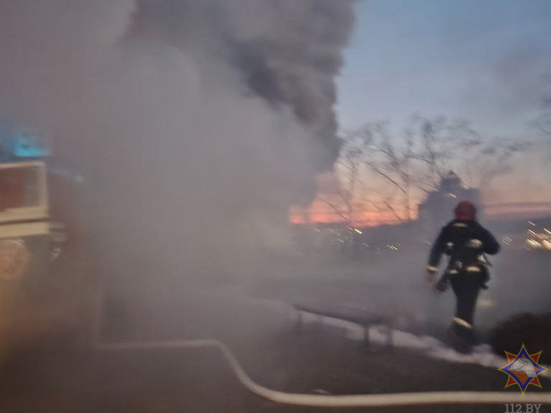 В Витебске ликвидировали пожар в ТЦ «Беларусь». Фото МЧС