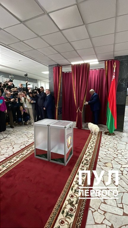 Лукашенко проголосовал на выборах президента Беларуси