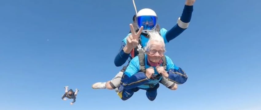 Что сказал 102-летний британский парашютист после прыжка с высоты 7000 футов?