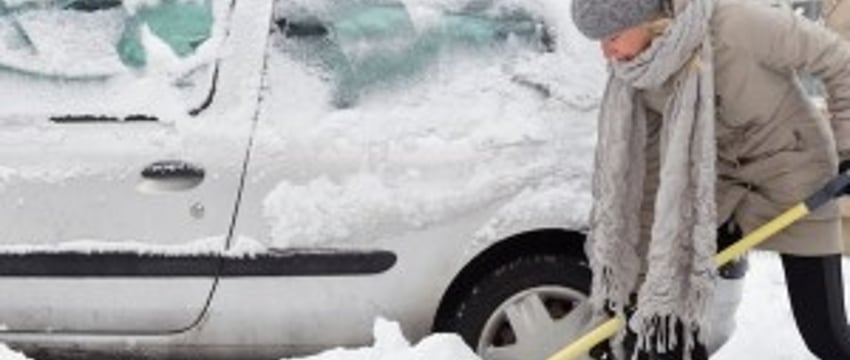Можно ли закрепить за своим автомобилем очищенное от снега место во дворе?