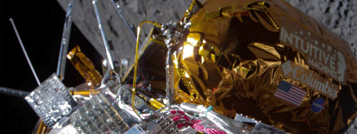 США официально вернулись на Луну — Фото