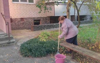 Жители микрорайона Речица показали, как наводят порядок около своего дома