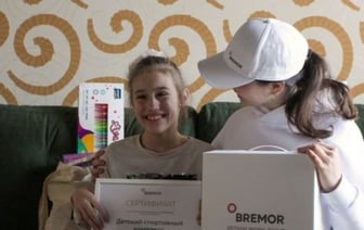 Целеустремленной девочке с ДЦП в Бресте подарили спортивный комплекс