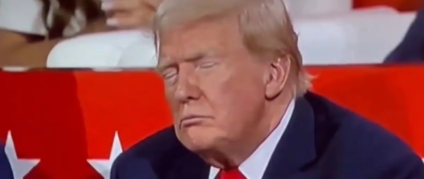 Спал ли Дональд Трамп на съезде Республиканской партии? Вот правда.