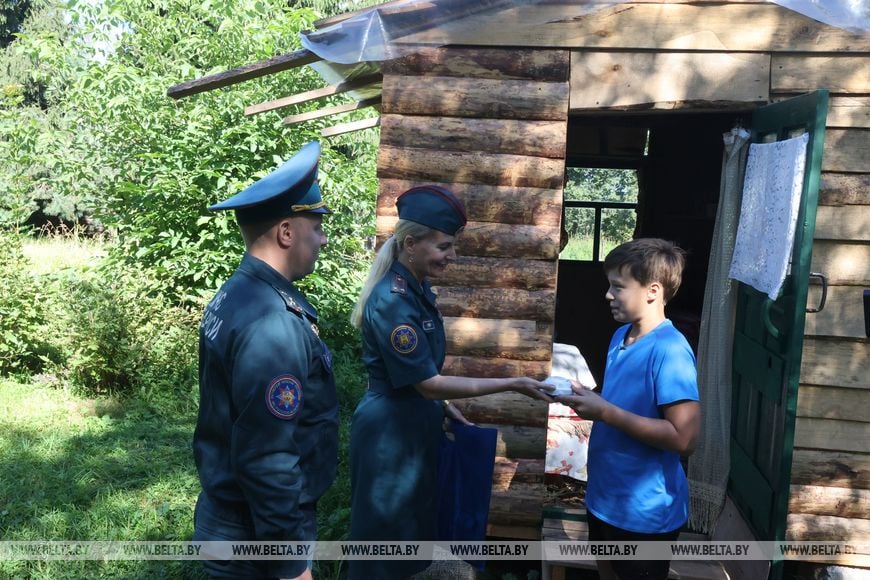 Как 12-летний белорус за 10 дней сам построил дом на даче