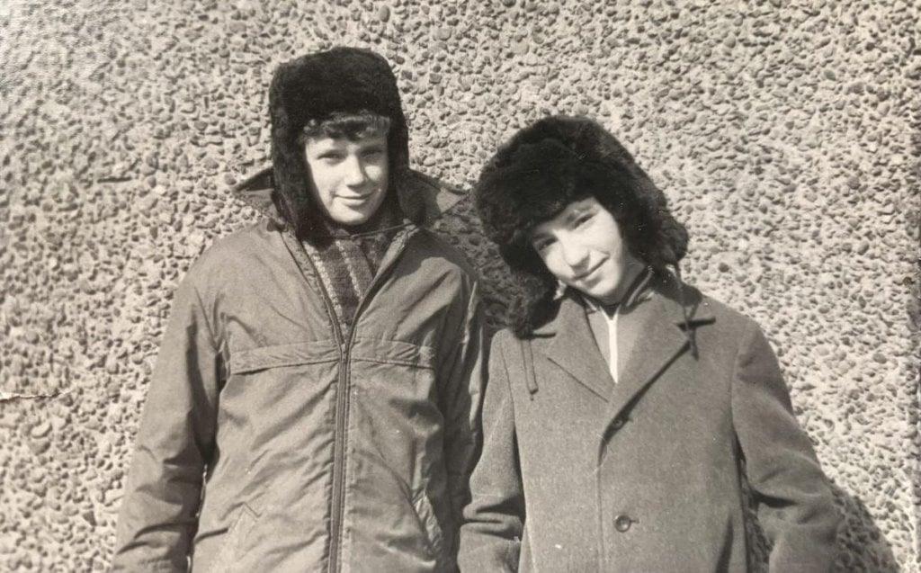 Пололи морковку и клеили гербарии – белорусы вспомнили о первых заработанных деньгах