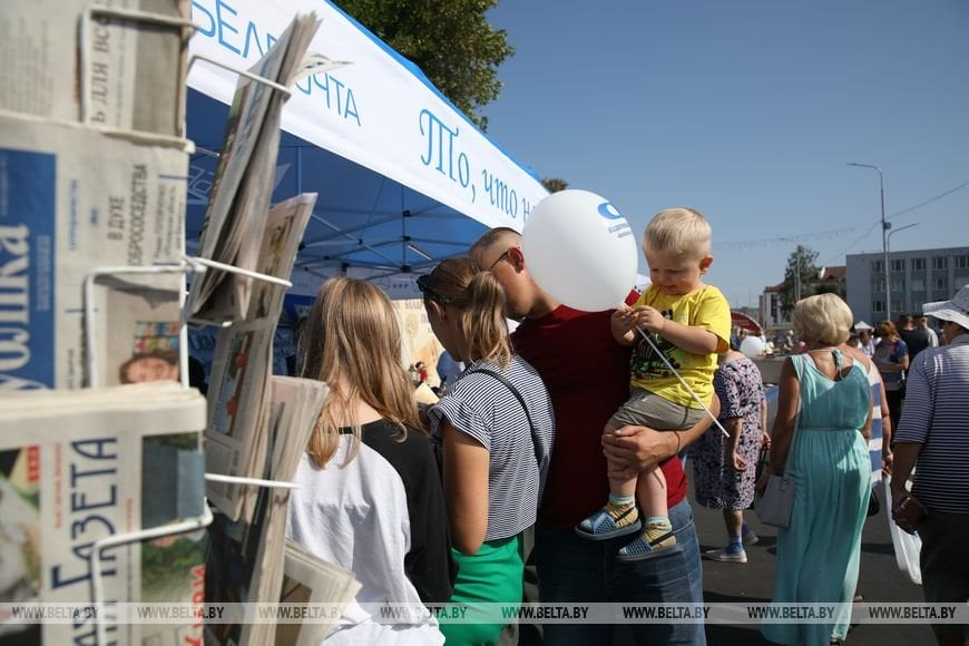 Жители Ивацевичей рассказали, как город расцвел ко Дню письменности
