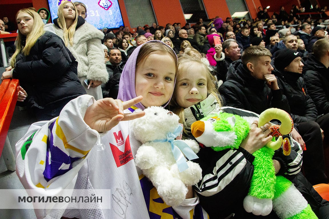 Вчера после хоккейного матча «Могилев» — «Металлург» состоялся большой благотворительный «Мишкопад»