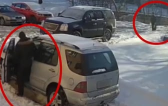 В Могилеве нетрезвая женщина упала прямо перед движущимся автомобилем и чудом не пострадала