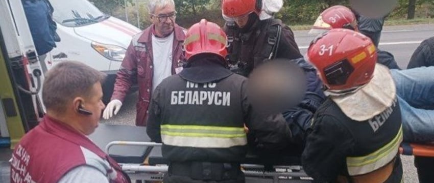 Опубликовано видео спасения водителя грузового автомобиля, пострадавшего в ДТП в Брестской области