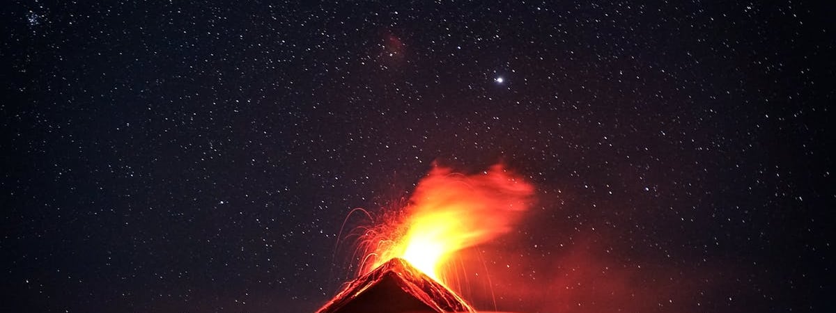 Серия природных катастроф в Гватемале и Мексике: видео оползней и извержения вулкана