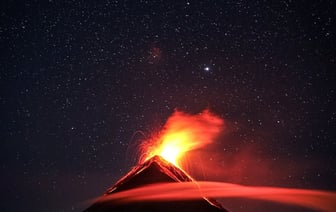 Серия природных катастроф в Гватемале и Мексике: видео оползней и извержения вулкана