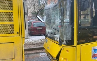 Девять человек попали в больницы после аварии двух автобусов в Минске