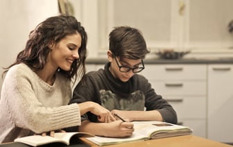 В Тбилиси и еще нескольких городах студенты устроили забастовку в поддержку протестов