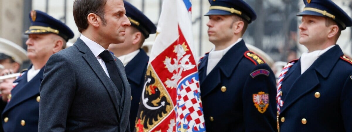 Макрон назвал «трусами» европейских политиков