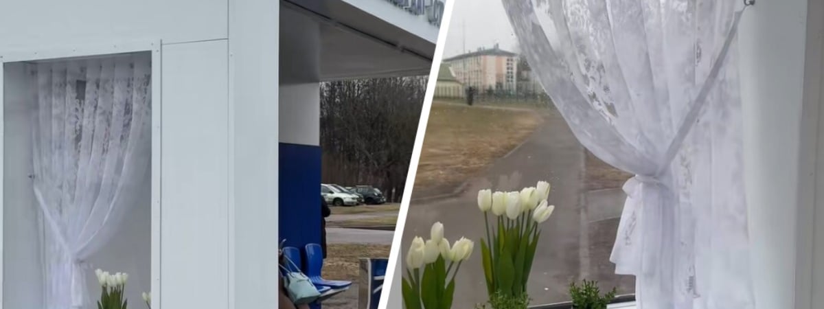 «Имитация комнаты» — В Могилеве поставили остановку с окном и занавеской. «Оригинально» или «безвкусно»? — Видео