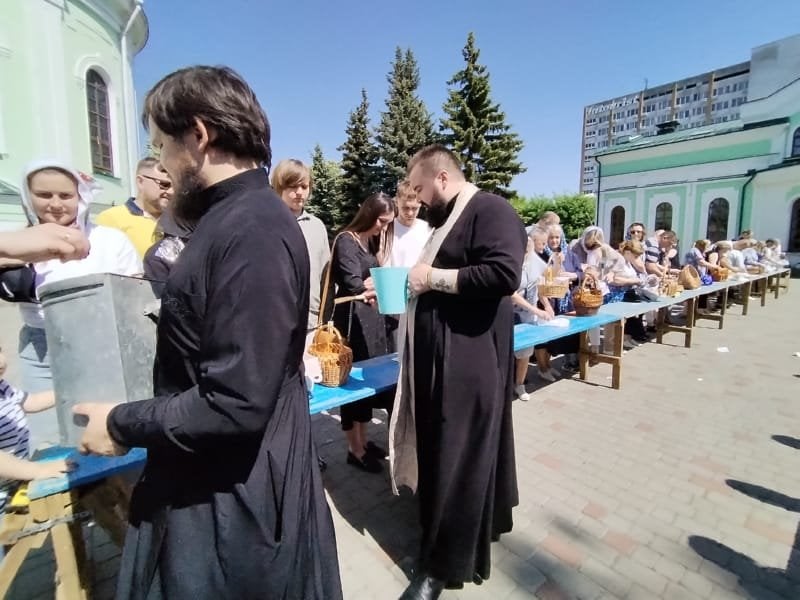 В храмах Бреста в полном разгаре освящение пасок и куличей. Фоторепортаж