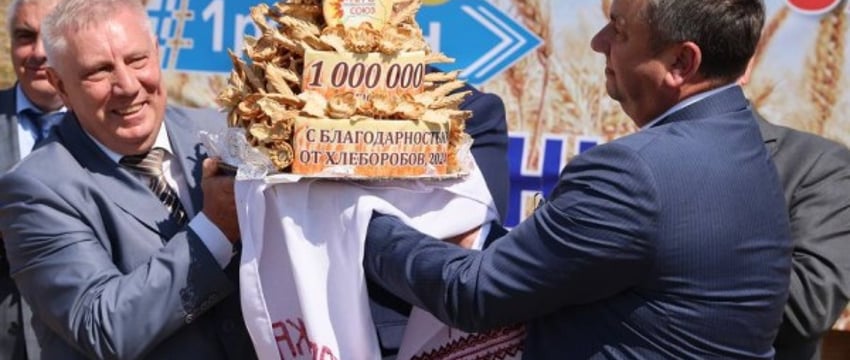 «Спасибо, мужики, за первый миллион для страны!». В Брестской области намолотили более 1 000 000 тонн зерна