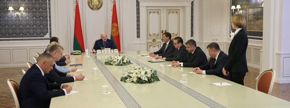 Мацукевич: «Лукашенко счел возможным стереть пыль с сыгранной колоды и вынуть оттуда козырь»