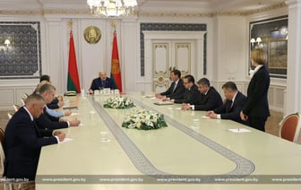 Мацукевич: «Лукашенко счел возможным стереть пыль с сыгранной колоды и вынуть оттуда козырь»