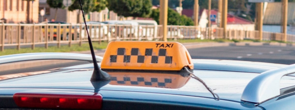 В Гродно девушка посидела на водительском месте в такси и получила штраф — что случилось