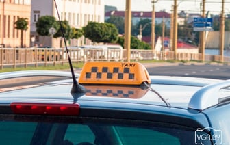 В Гродно девушка посидела на водительском месте в такси и получила штраф — что случилось