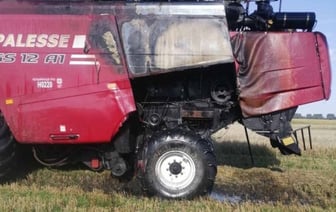 В Лунинецком районе загорелся зерноуборочный комбайн
