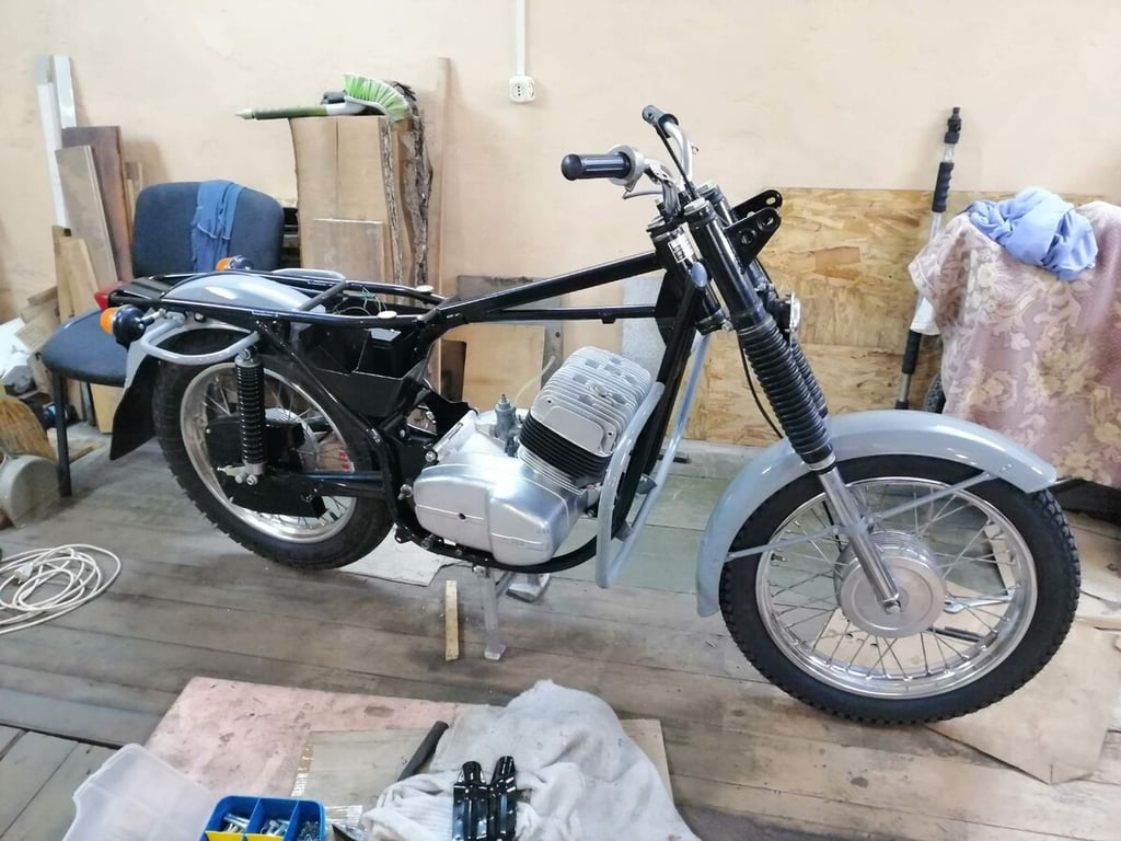 Житель Брестской области несколько лет восстанавливал чехословацкую Jawa 634. Посмотрите, что у него получилось